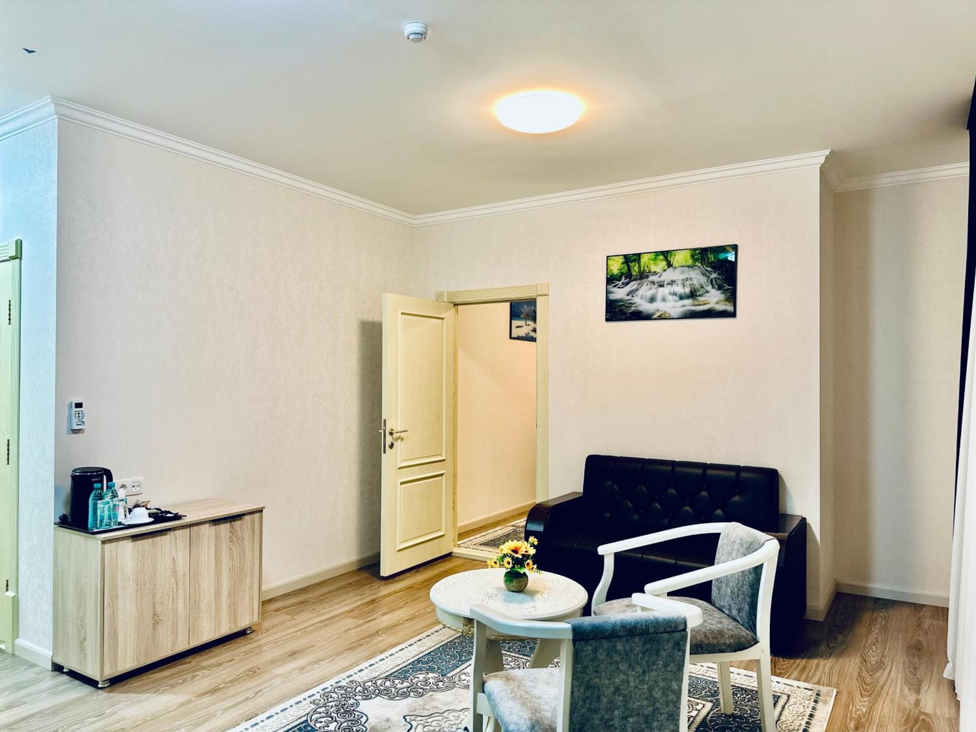 Novza Palace Hotel By Hotelpro Group Tashkent Esterno foto